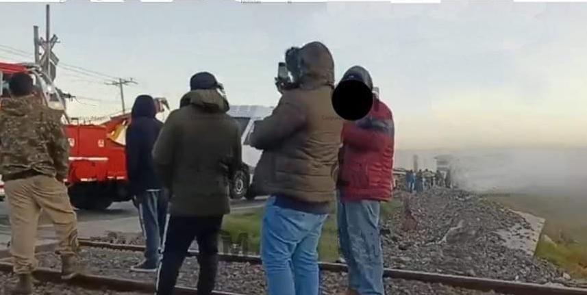 Por: Cortesía Habitantes cierran la carretera El Seco-Acatzingo para denunciar robo de vehículos