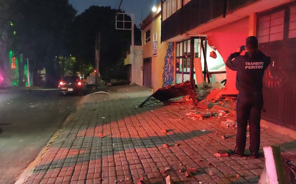 Por: Cortesía Chófer de Ruta 24 se queda dormido y estrella su unidad en vivienda (Vídeo)