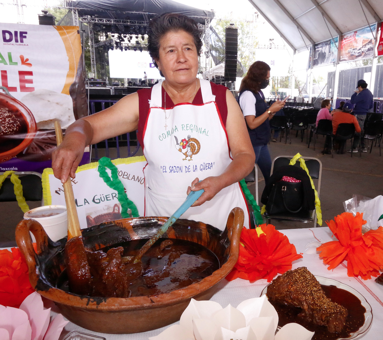 Por: Cortesía Deleitan paladares las cocineras tradicionales en el Festival Del Mole