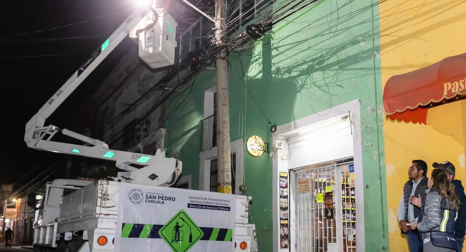 Supervisa Paola Angon Silva avances en la modernización del alumbrado público en Cholula