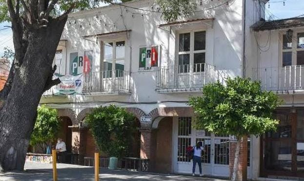 Renuncia Oscar Amador a la dirigencia estatal del PRI, asume el cargo Anabell Ávalos