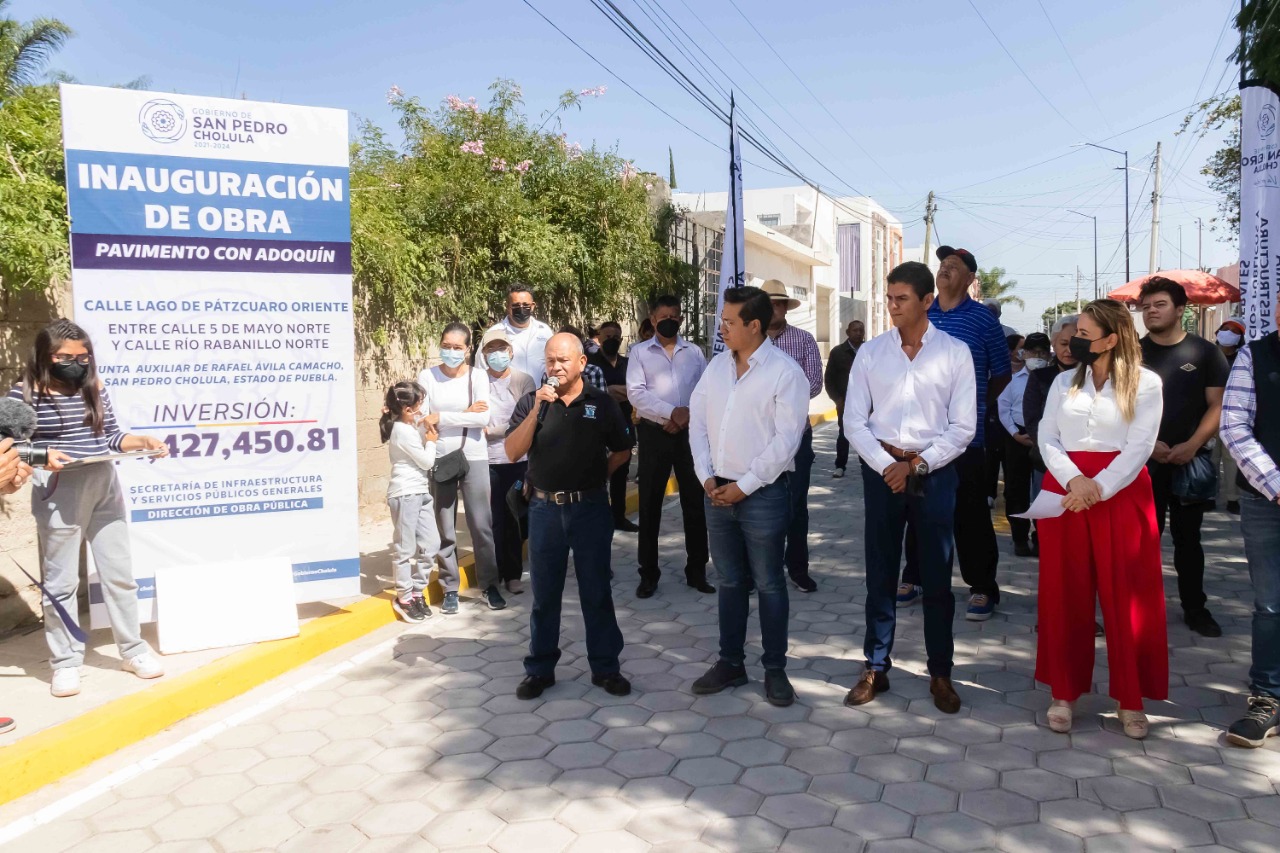 Tras 60 años de espera Paola Angon entrega adoquinamiento en Manantiales