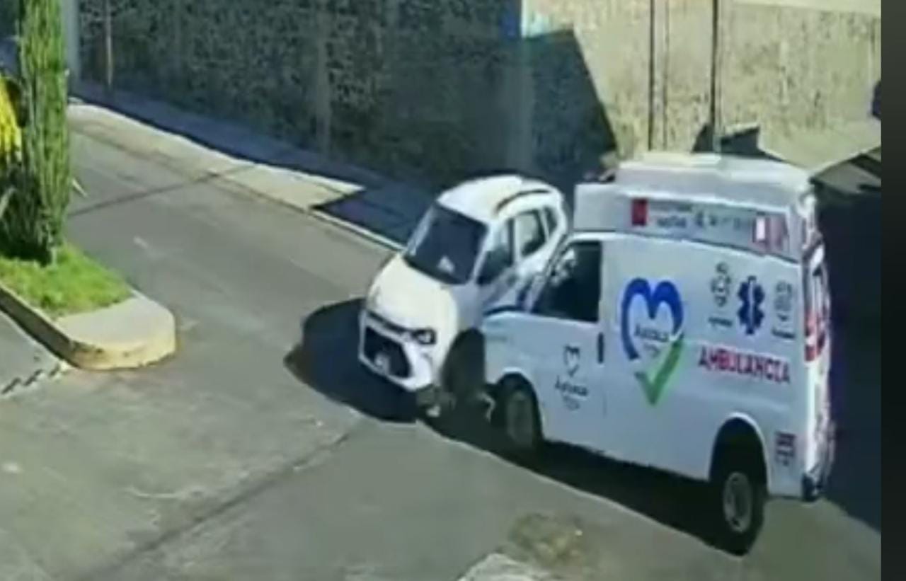 Iban A Atender Incidente Y Causan Accidente: Paramédicos De Apizaco