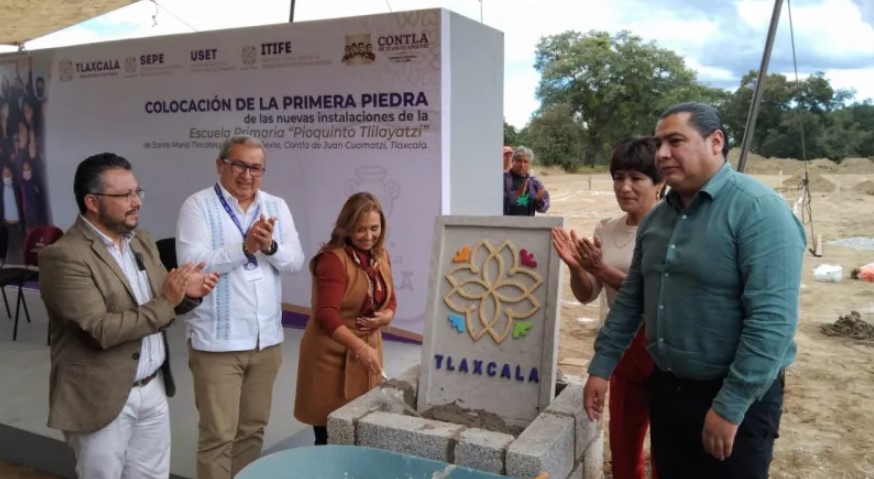 Eddy Roldán coloca la primera piedra de la próxima nueva primaria Pioquinto Tlilayazi