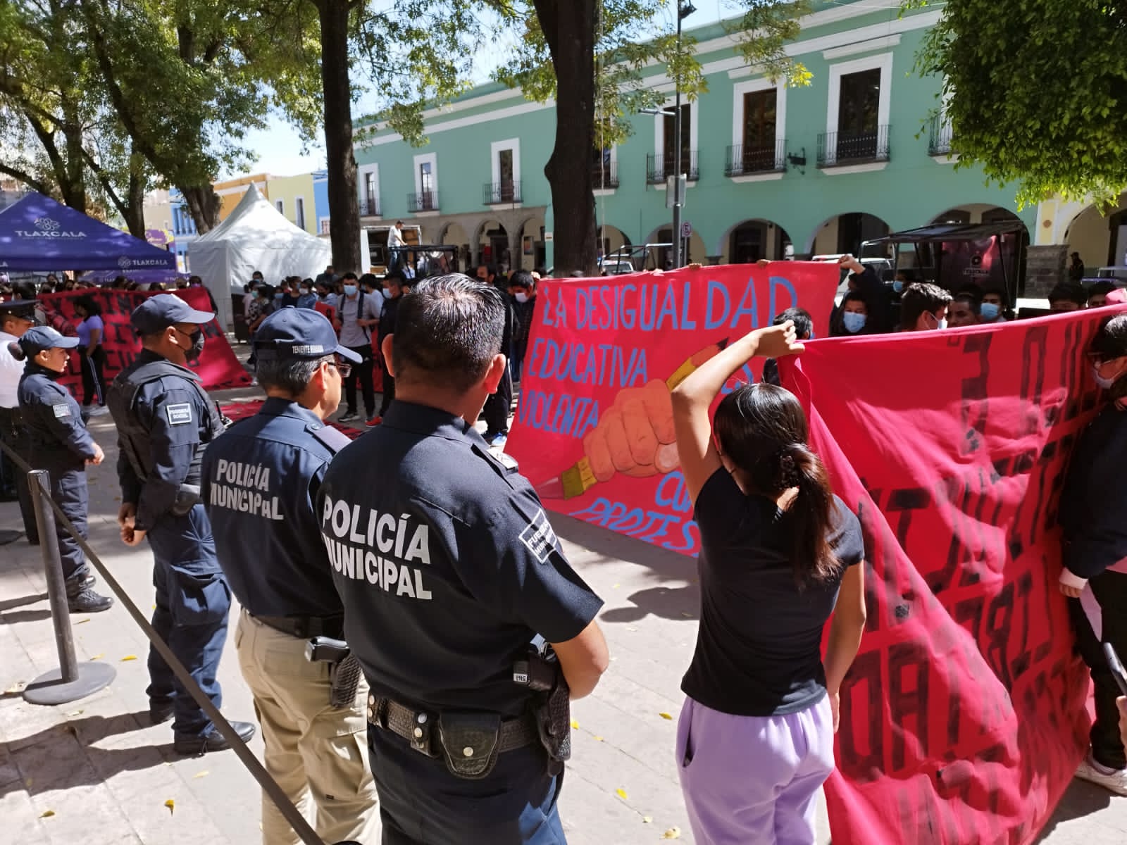 Por: Cortesía  Normalistas exigen salida de directora por opacidad