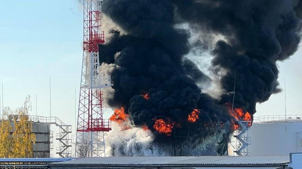Por: Cortesía Bombardea Ucrania depósito de crudo en localidad fronteriza de Rusia
