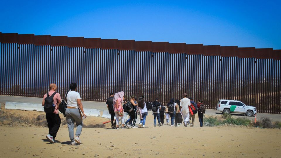 Por: Cortesía Migrantes venezolanos son regresados de EU y dejados en México con "transporte especial"