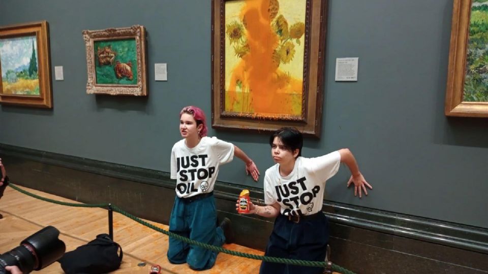 Por: Cortesía ¿Cuánto vale el cuadro de ‘Los Girasoles’  de Van Gogh al que le lanzaron salsa de tomate durante protesta?