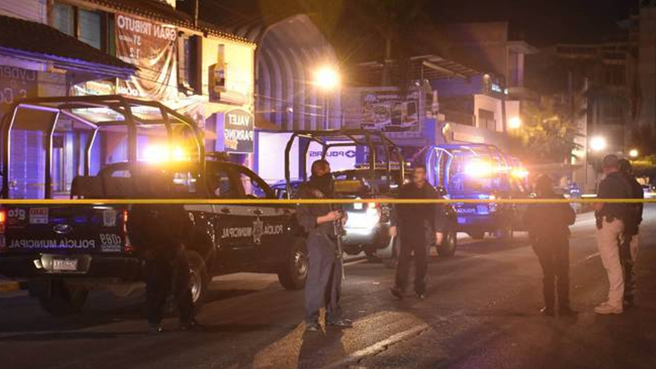 Por: Cortesía Grupo armado irrumpen un bar de Irapuato y deja a 12 personas muertas