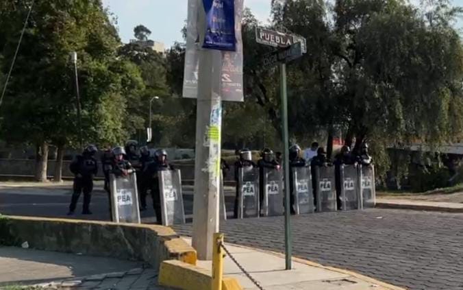 Arrecian protestas de normalistas