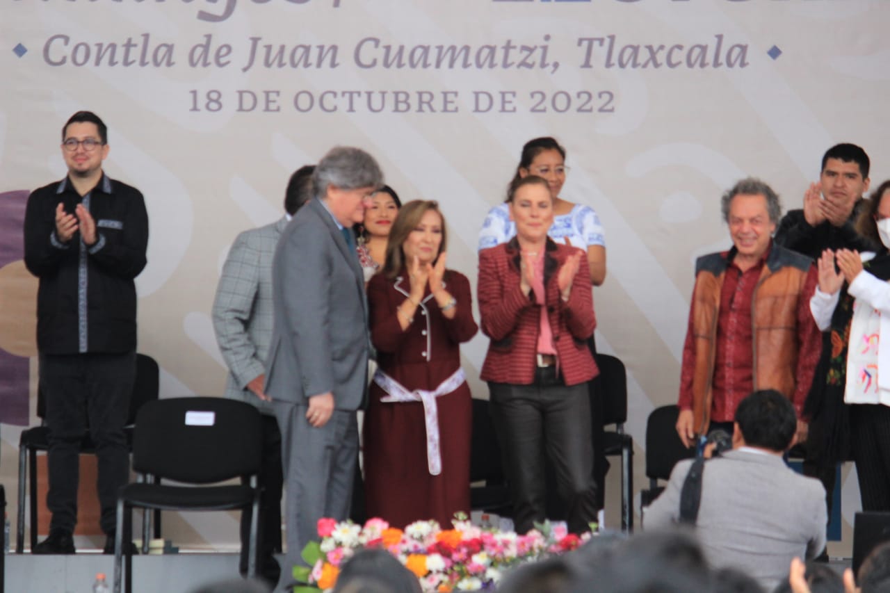 Por: Cortesía Entregan y fomentan libro de autores tlaxcaltecas y ecuatorianos