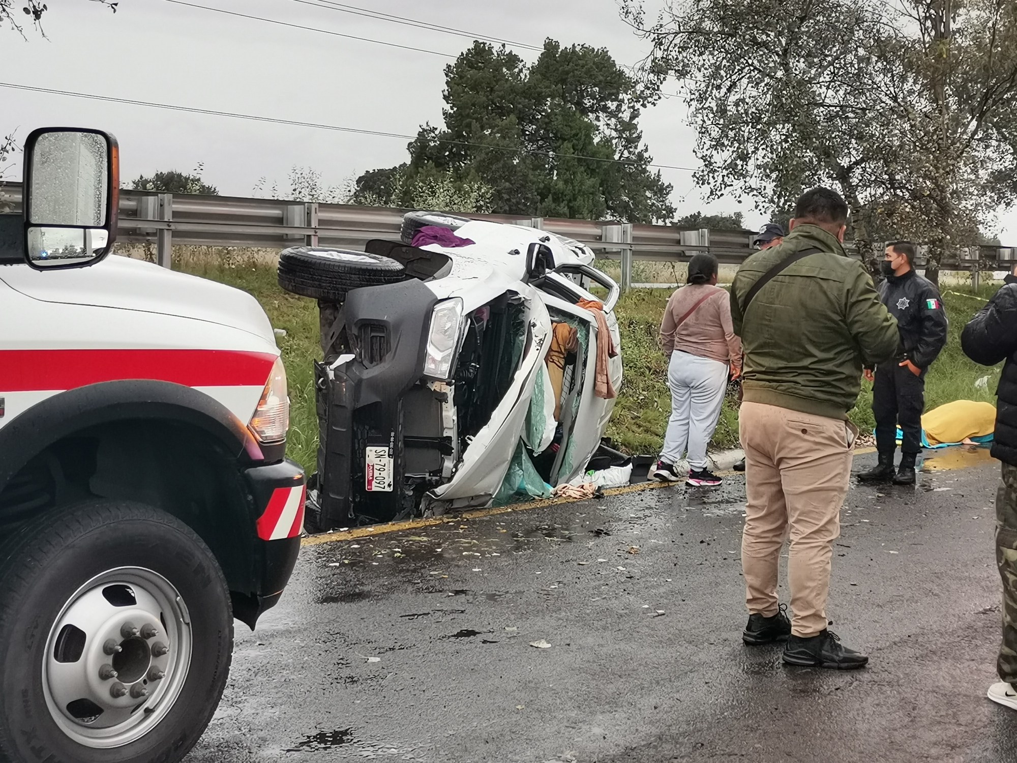 Por: Cortesía Choque de camioneta contra árbol deja sin vida a una mujer, en Teolocholco