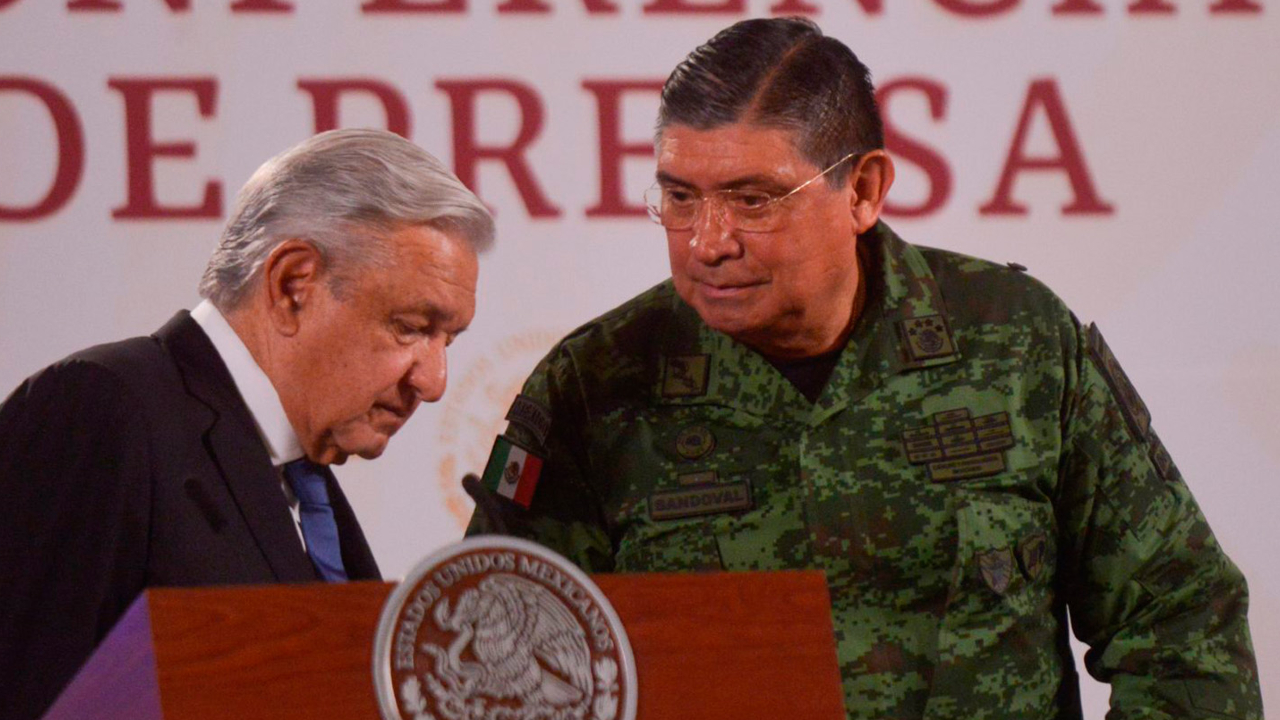 Por: Cortesía AMLO defiende e impide que la SEDENA hable sobre el hackeo de Guacamaya Leaks