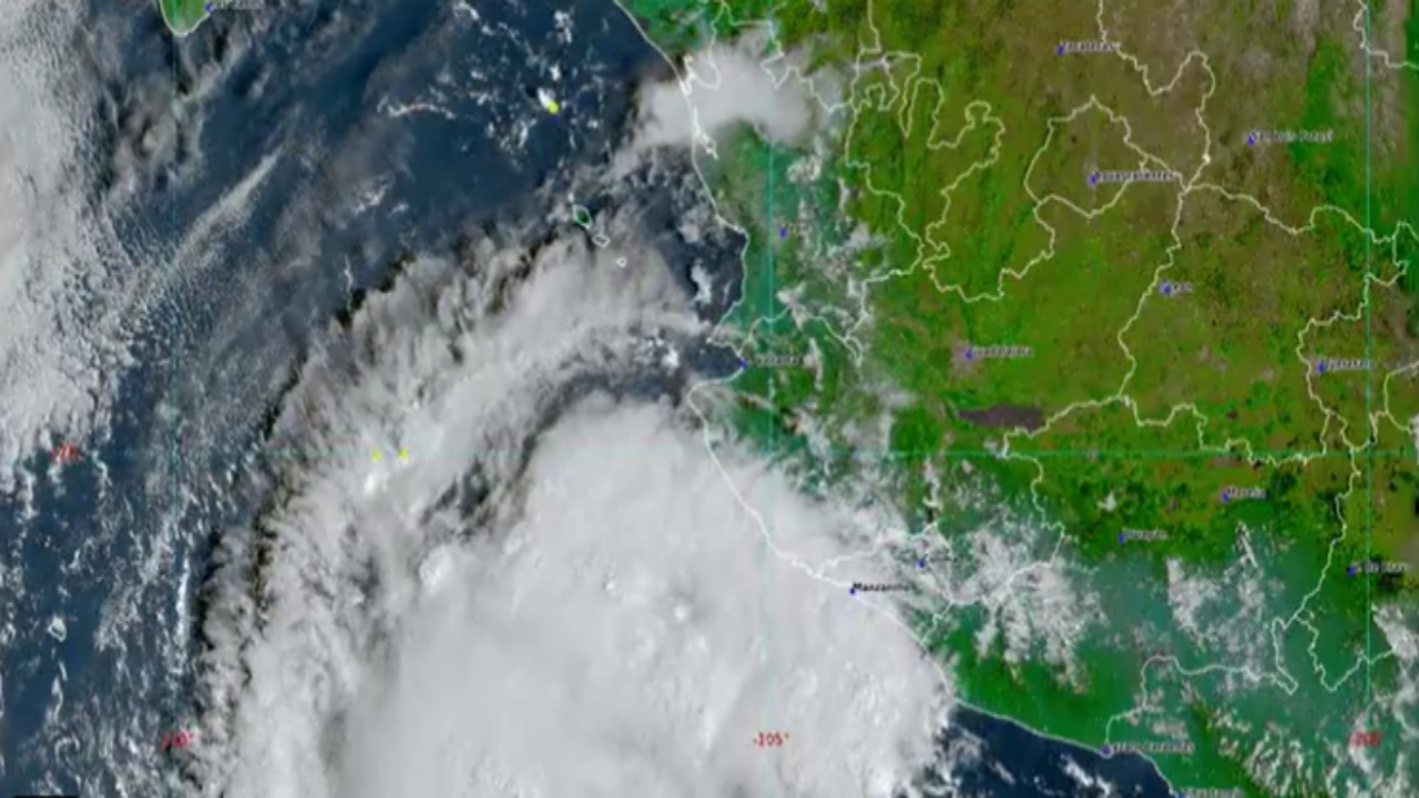 Por: Cortesía 'Orlene' toma fuerza y se convierte en huracán categoría 1 a 325 km de Manzanillo