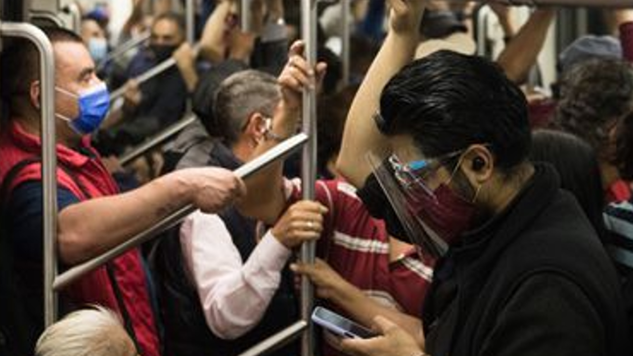 Por: Cortesía Especialistas recomiendan seguir usando cubrebocas ante una posible nueva ola de COVID en México