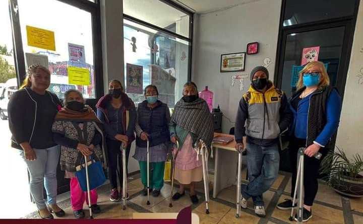 Sistema Municipal DIF de Contla entrega apoyos para una mejor calidad de vida