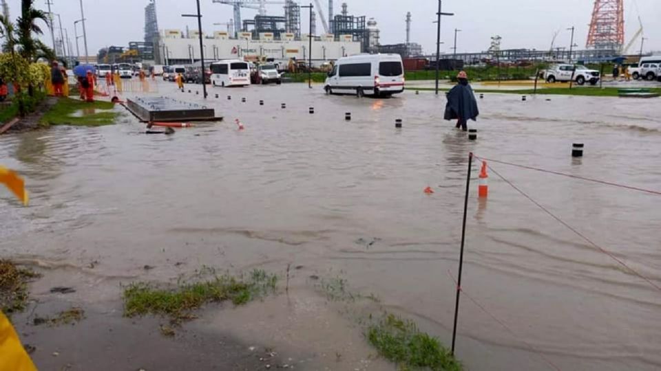 Por: Cortesía Reportan inundación en la refinería de Tabasco; Nahle lo niega