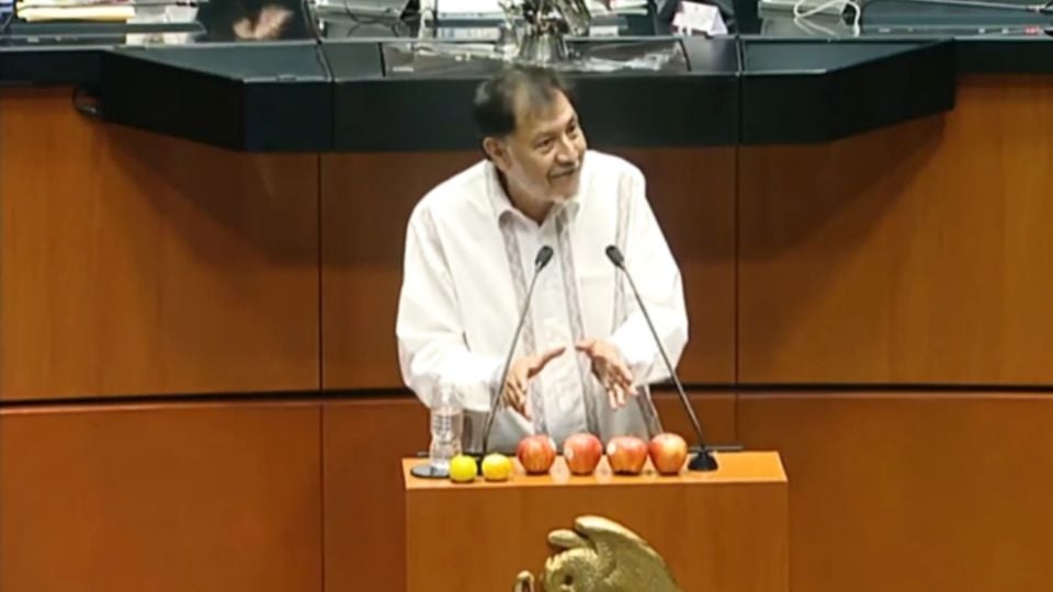 Por: Cortesía Fernández Noroña acusa agresión en el AICM