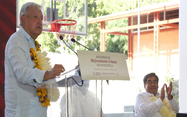 Por: Cortesía AMLO promete pago de retroactivos a maestros de Puebla