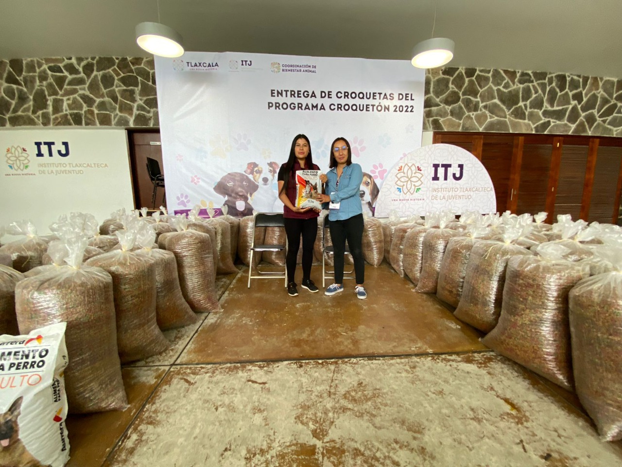 Entrega ITJ más de tres toneladas de croquetas a la coordinación de bienestar animal