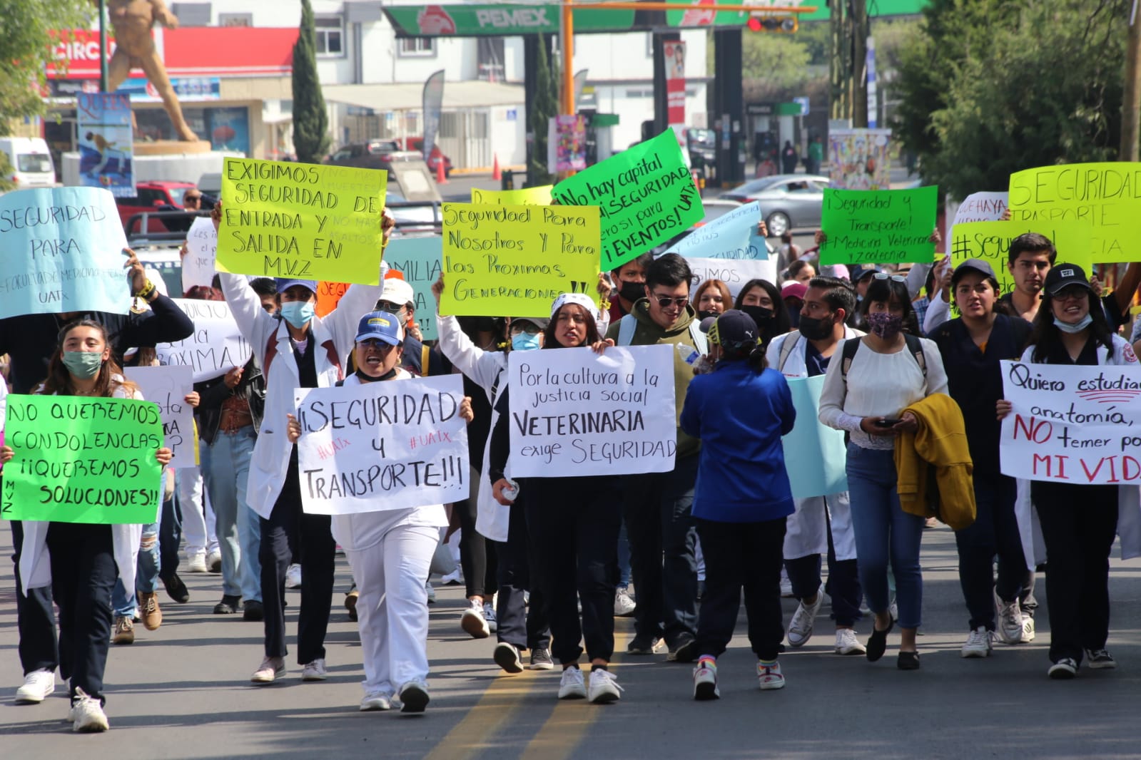 Queremos estudiar, no perder la vida: estudiantes de MVZ se manifiestan