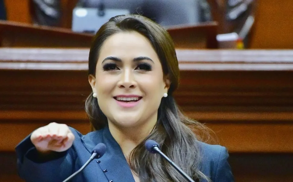 Por: Cortesía Tere Jiménez rindió protesta como primera gobernadora de Aguascalientes