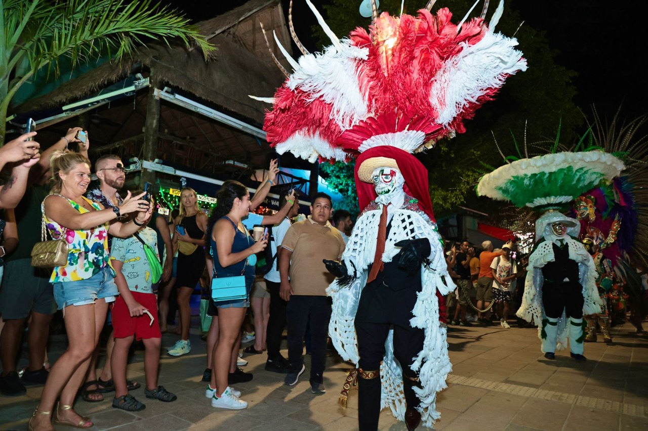 Por: Cortesía Con alegría fue recibida la representación de Tlaxcala en el festival de tradiciones de vida y muerte en Xcaret