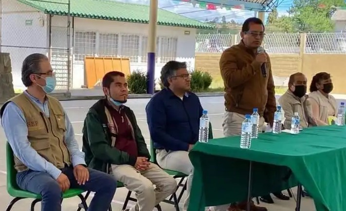 Alcalde de Santa Cruz Tlaxcala entrega obras en escuelas del municipio