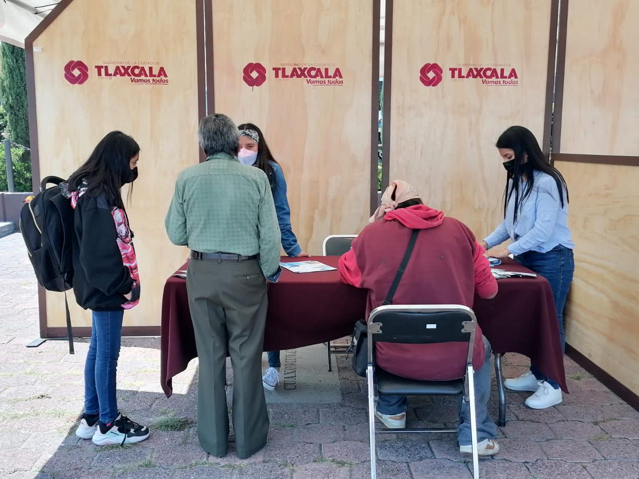 Ciudadanos acuden con el ayuntamiento de Tlaxcala en busca de vinculación laboral