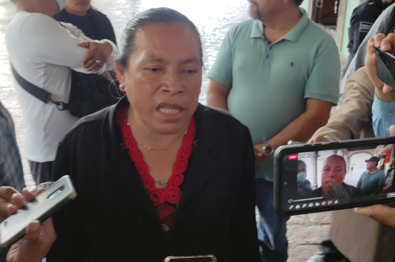 Defiende alcaldesa de Mazatecochco a su regidor y síndico
