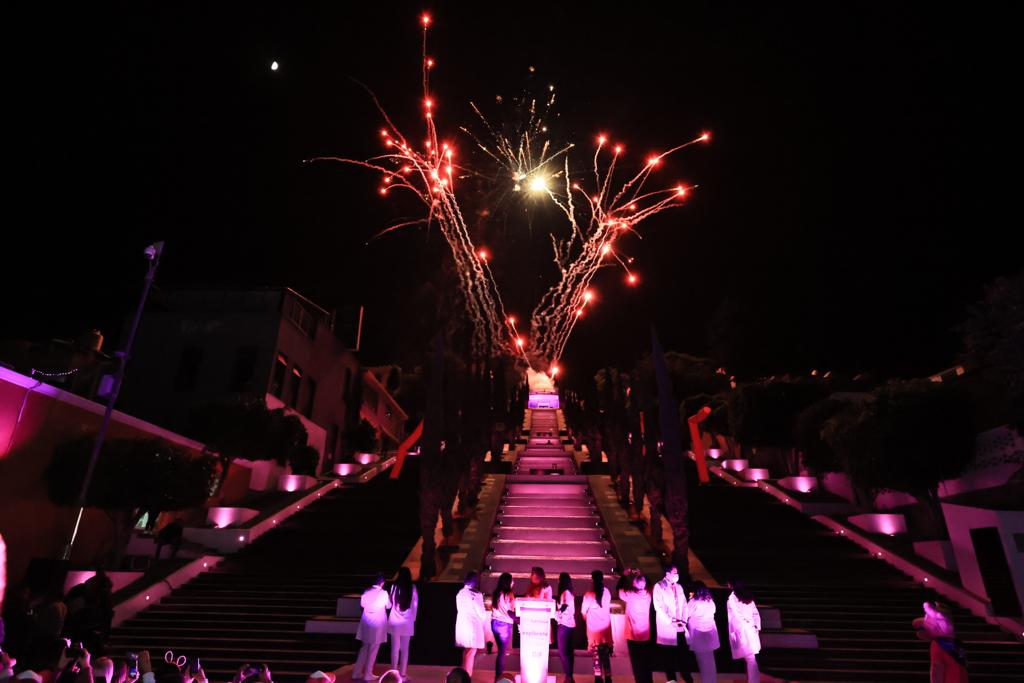 Por: Cortesía Iluminan escalinatas de Tlaxcala de color rosa contra el cáncer de mama