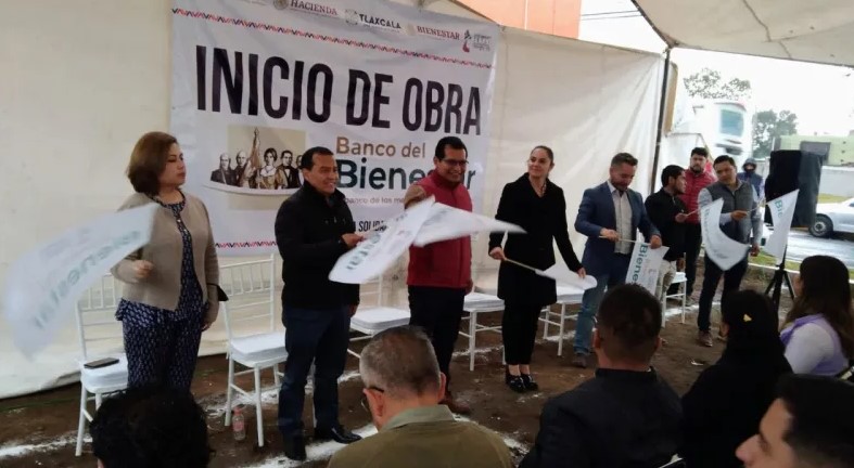 Presidente de Tetla de la Solidaridad da banderazo de inicio de obra del Banco de Bienestar