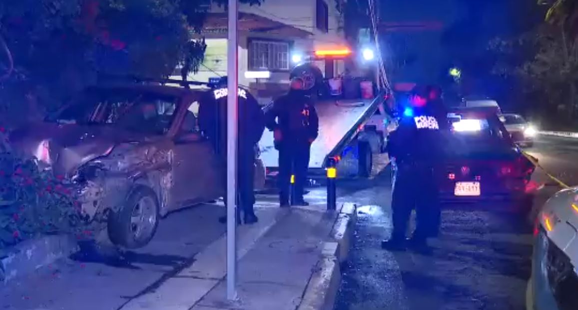Conductor provoca accidente y terminan impactándose en vivienda de Diagonal Defensores de la República