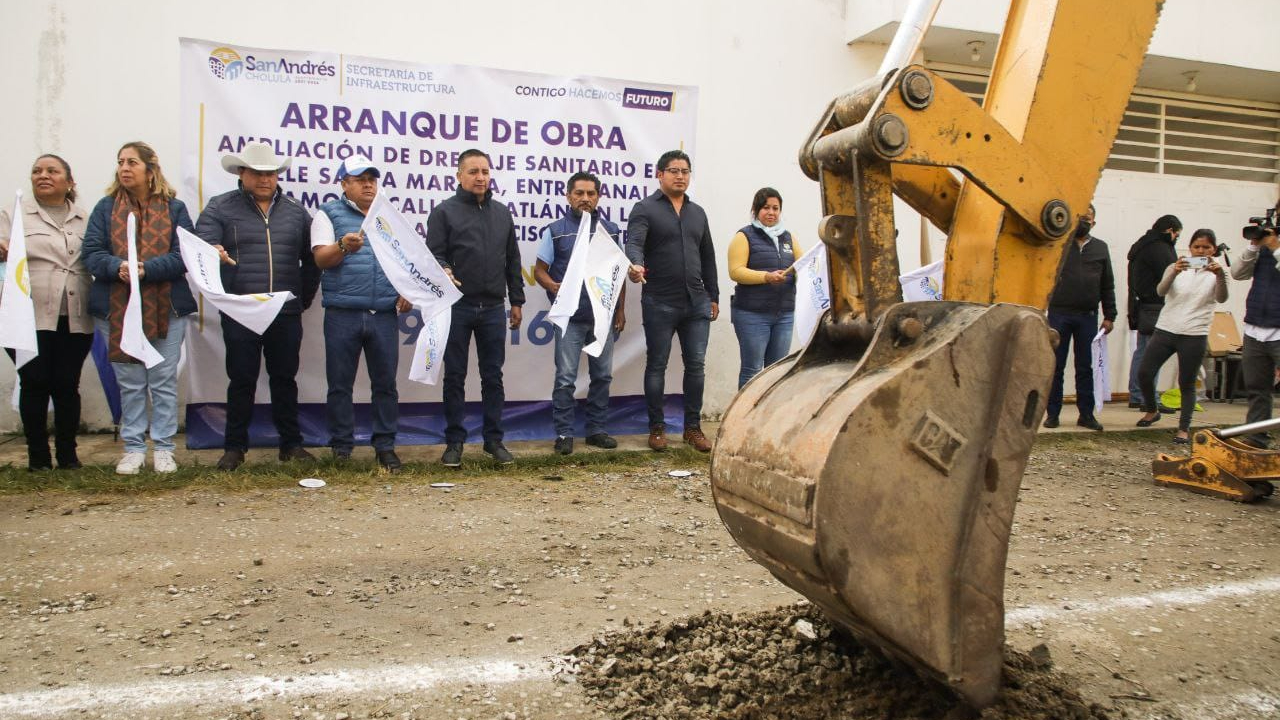Por: Cortesía Gobierno de San Andrés Cholula hizo entrega de adoquinamiento e inició la ampliación de drenajes sanitaros en diferentes vialidades