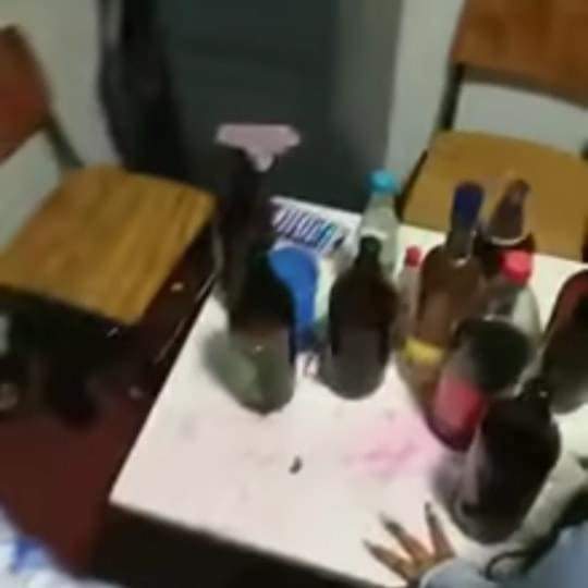 Filtran imágenes de presuntas normalistas ingiriendo bebidas embriagantes en la institución