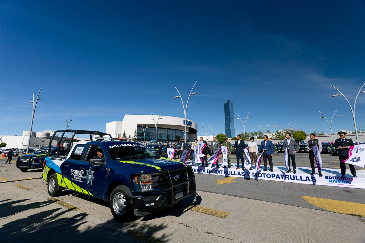 Por: Cortesía Entrega Eduardo Rivera 156 patrullas a Seguridad Ciudadana