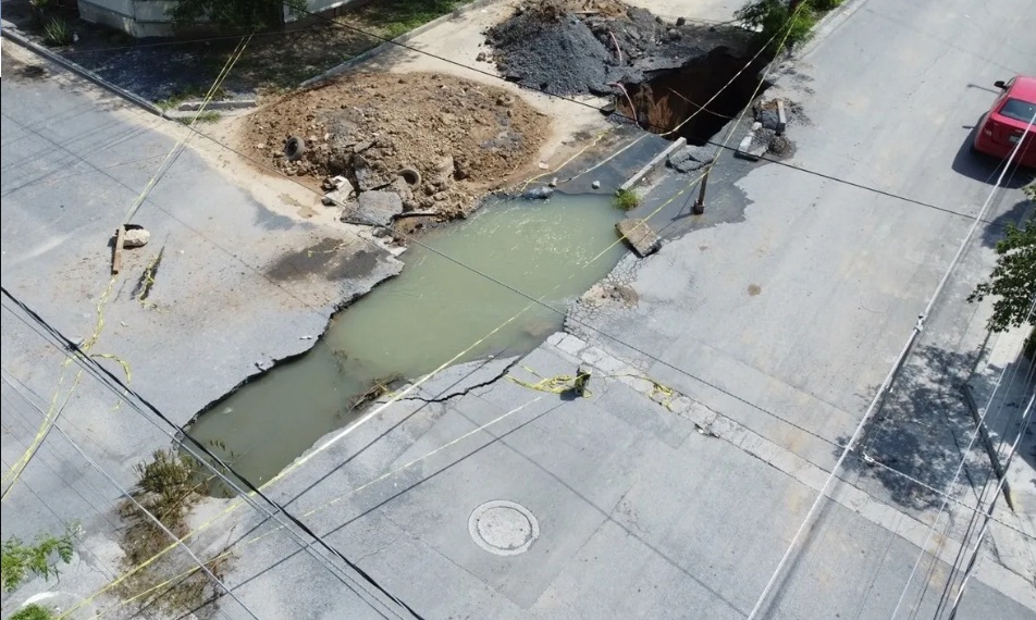 Por: Cortesía Surge tremendo socavón en Guadalupe, Nuevo León, por las recientes lluvias