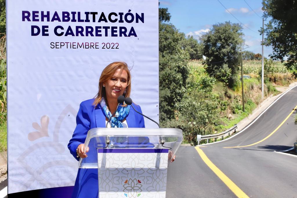 Por: Cortesía Destinó gobernadora Lorena Cuéllar más de 13.1 MDP en rehabilitación carretera de Papalotla