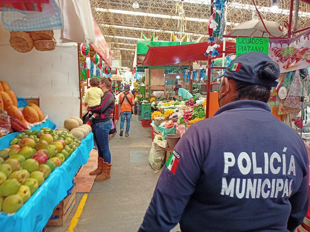 Policía de Tlaxcala capital refuerza vigilancia en transporte público y mercado municipal