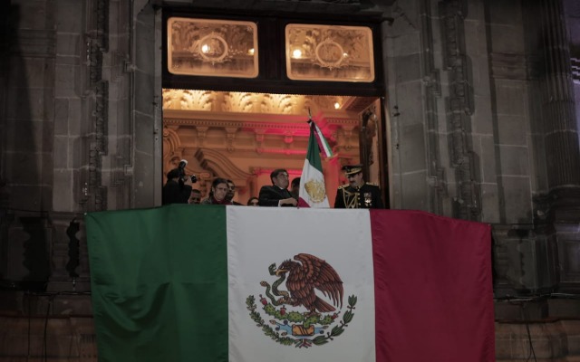 Por: Alex Muñoz Desde Palacio Municipal Miguel Barbosa exclama ¡Viva México ! ¡Qué reviva Puebla!