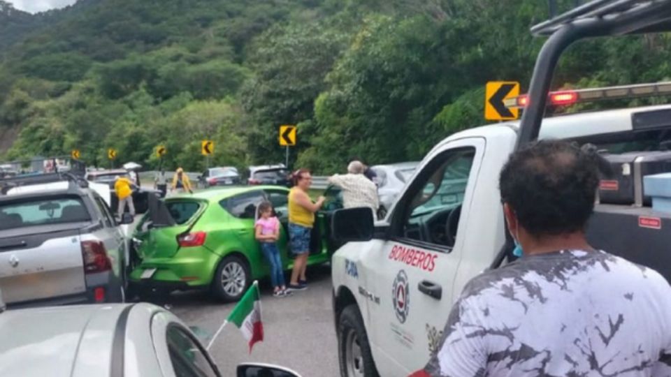 Por: Cortesía "Carambola" deja múltiples daños en la Autopista del Sol, se reportaron al menos 10 heridos