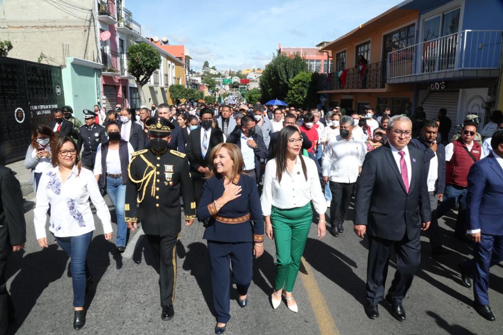 Encabezó gobernadora Lorena Cuéllar Desfile Conmemorativo Del CCXII Aniversario De La Independencia De México