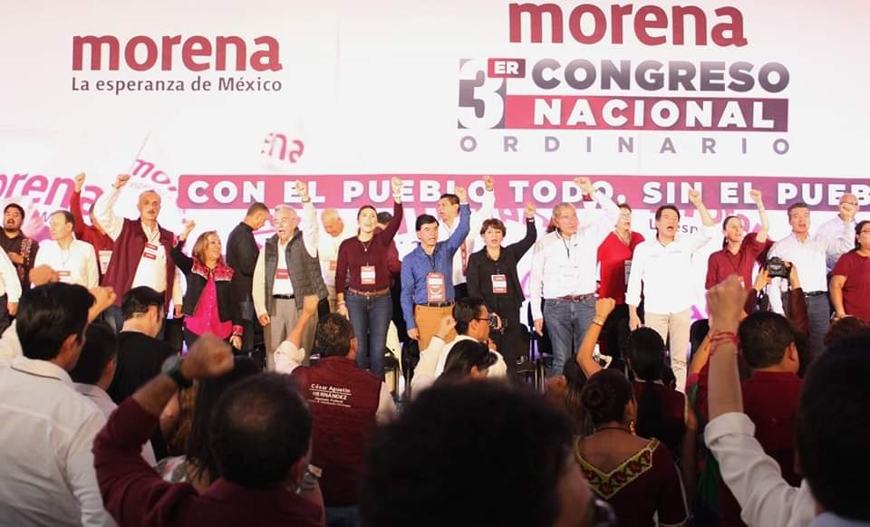 Lorena Cuéllar presente en congreso morenista
