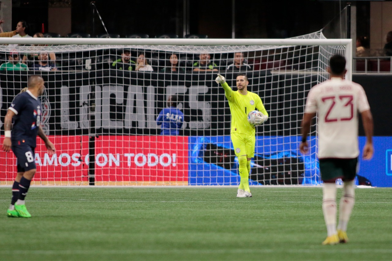 Entre a abucheos y pedido de Fuera Tata, México perdió ante Paraguay 