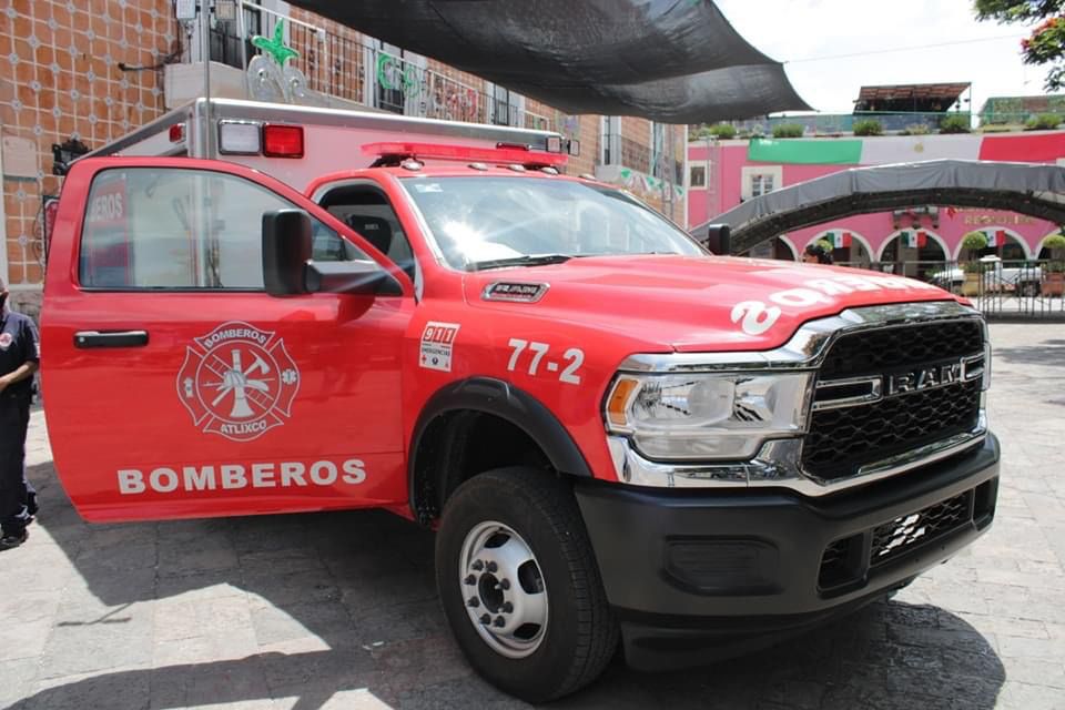 Por: Cortesía Ayuntamiento de Atlixco entrega de unidad de rescate urbano a bomberos
