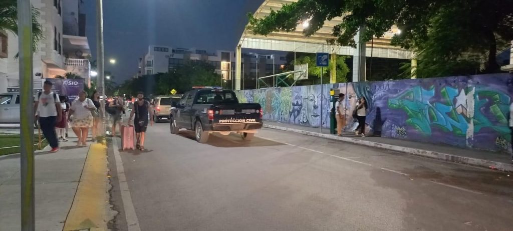 Por: Cortesía "No somos responsables de accidentes": Niña se electrocuta con un registro abierto de la CFE