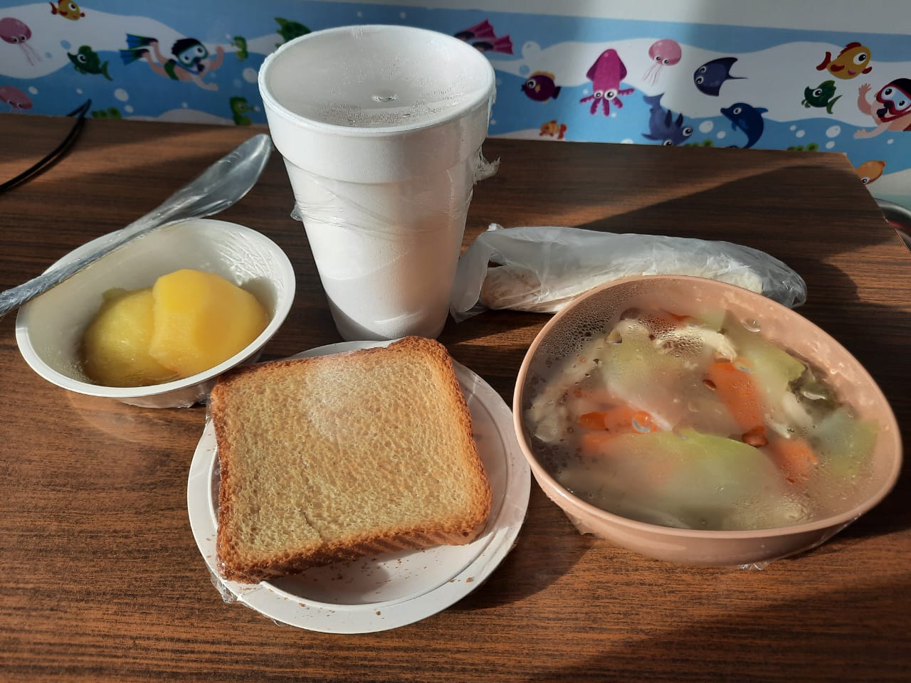 Por: Cortesía Niegan trabajadores de hospitales y unidades médicas que alimentos otorgados a pacientes y a personal sean de mala calidad