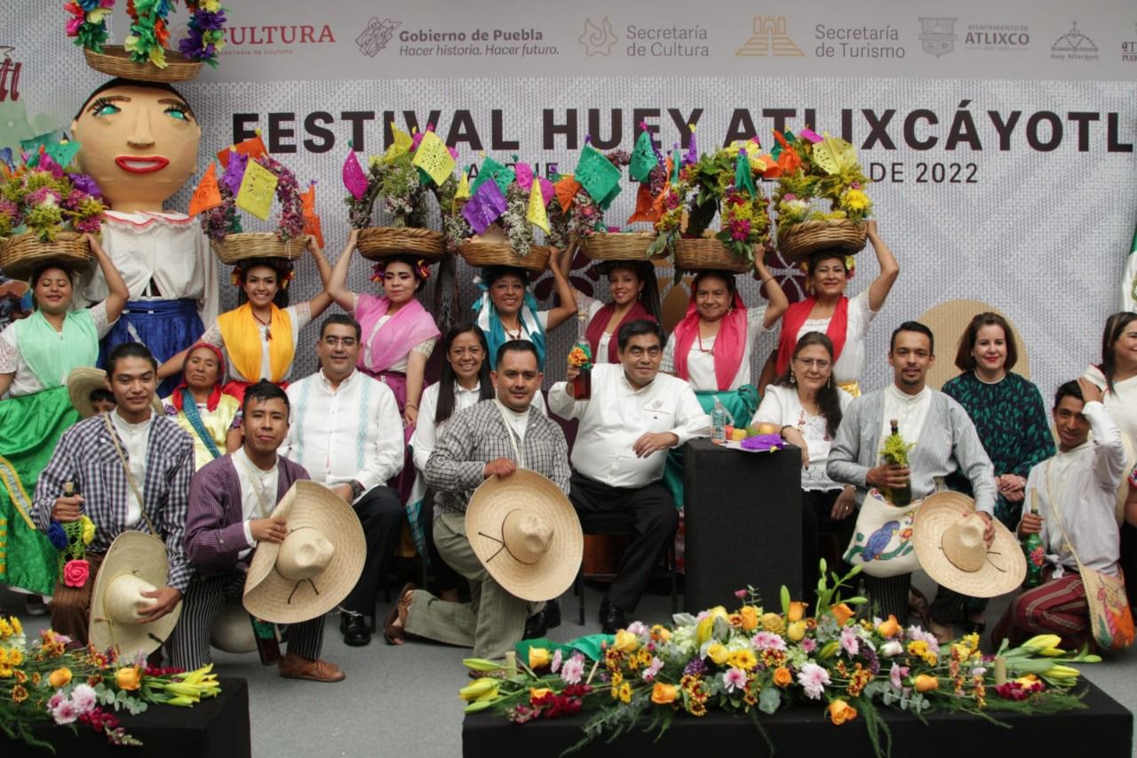 Por: Cortesía Invita Ariadna Ayala al gobernador del estado Miguel Barbosa al festival Huey Atlixcáyotl