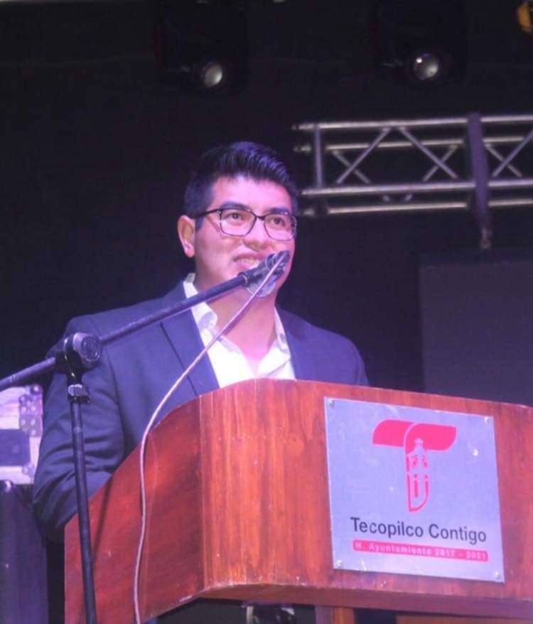  Señalan a alcalde de Tecopilco por agresiones a su esposa