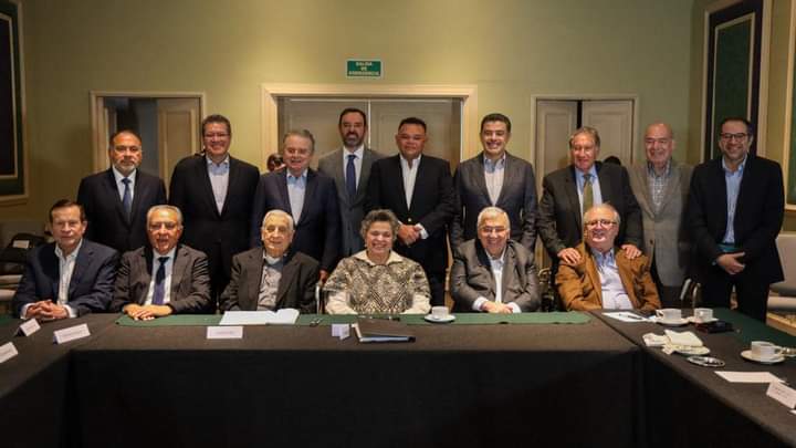 Arropan ex gobernadores aspiraciones de Beatriz Paredes para 2024